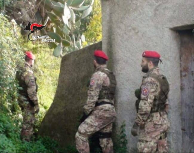 Lo spaccio davanti ai bimbi piccoli e i soldi nella cassetta della posta, arrestato pregiudicato