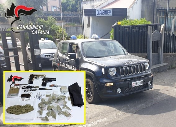 Madre e figlio arrestati per spaccio di droga: scoperti dai carabinieri che cercavano un rapinatore