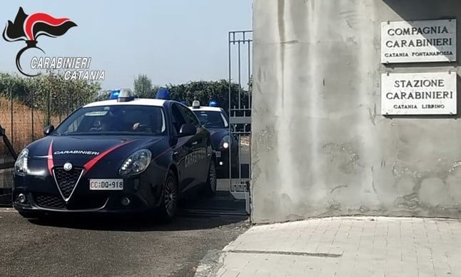 Catania, arrestati due uomini al Villaggio Sant’Agata: un 18 enne spacciava crack