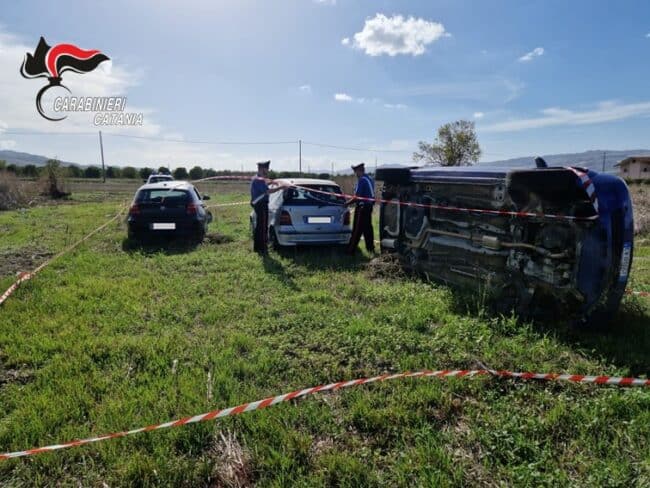 Sigilli su una discarica abusiva di autovetture fuori uso del Catanese: denunciati i tre proprietari – VIDEO