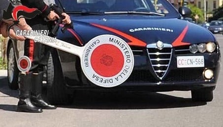 Catania, fugge all’alt dei carabinieri perché era senza patente: bloccato dopo un inseguimento