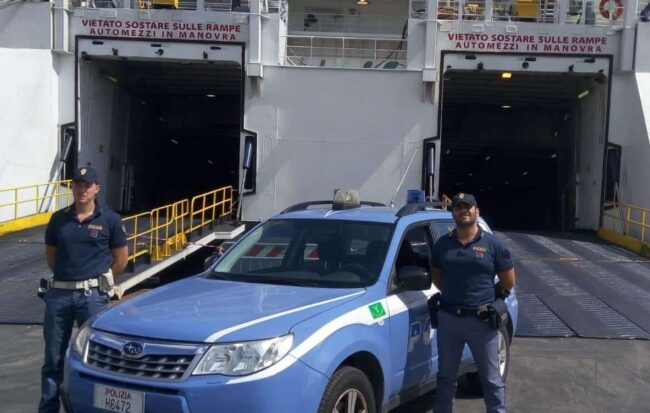 Nave proveniente da Tunisi con più di 500 persone: individuato e respinto un cittadino clandestino