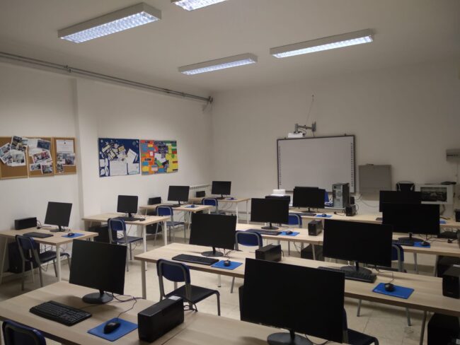 Realizzazione di reti locali, cablate e wireless all’Istituto Comprensivo “Ercole Patti” di Trecastagni