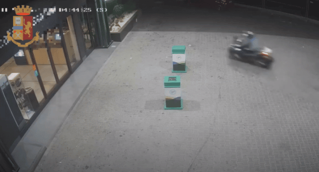 Catania, rapina a mano armata in un distributore in via Palermo: 33enne arrestato – VIDEO