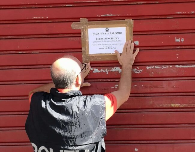 Scoppia la rissa davanti a una nota discoteca, disposta la chiusura temporanea del locale – VIDEO