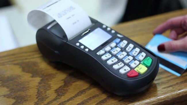 Niente obbligo di Pos per i tabaccai, esenzione per sigarette e valori bollati: il rimedio possibile