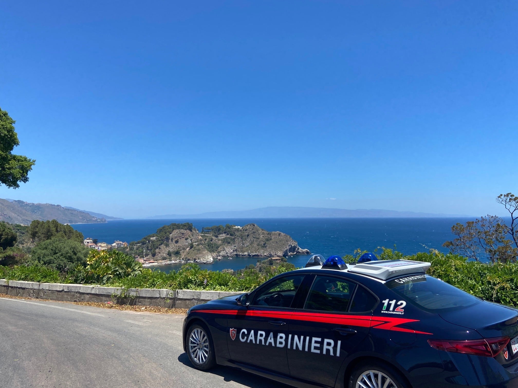 Arrestati due minorenni catanesi che avevano rubato uno scooter a Taormina