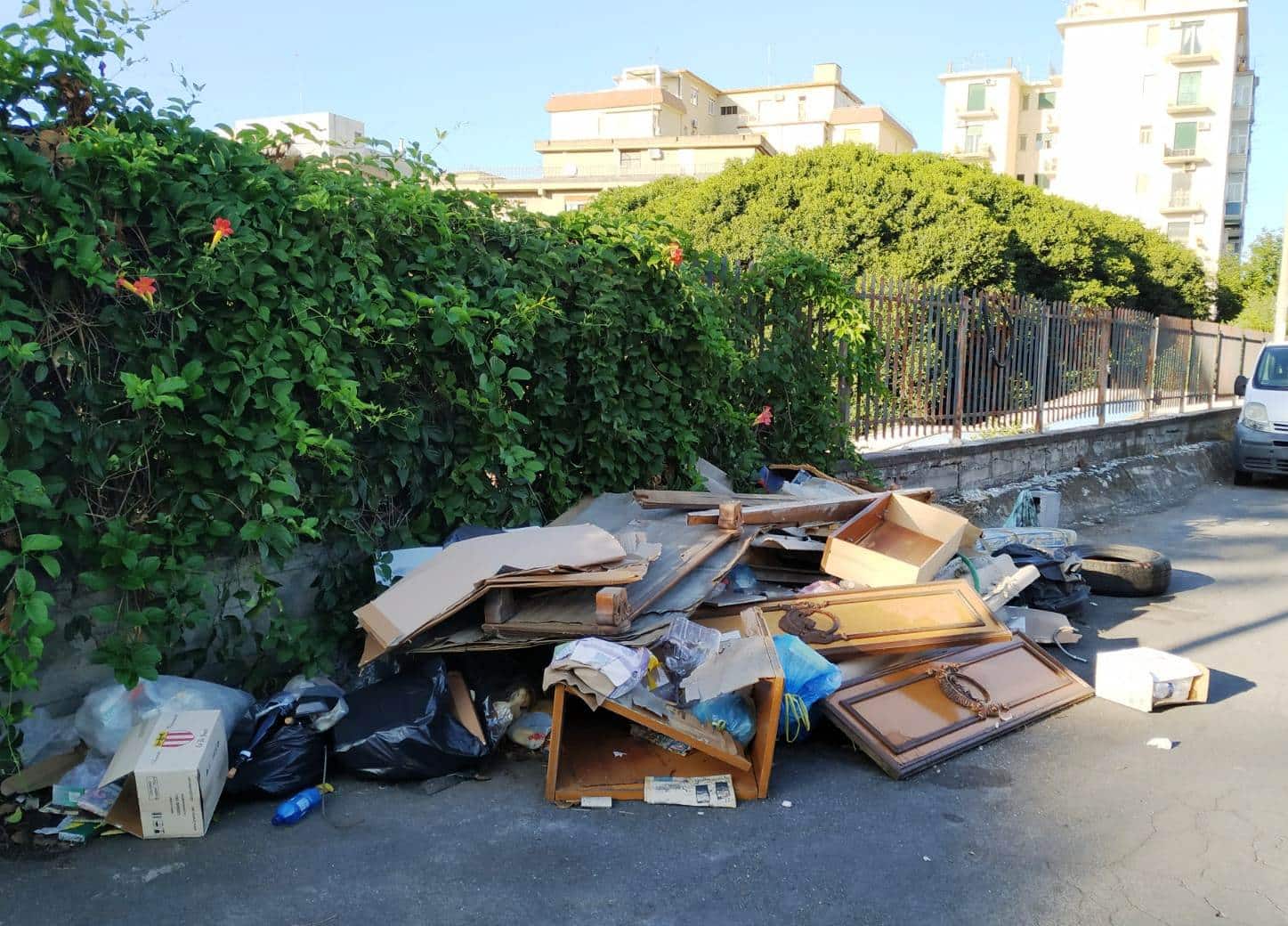 “Basta coi rifiuti ingombranti e pericolosi abbandonati”, l’appello del Comitato Vulcania