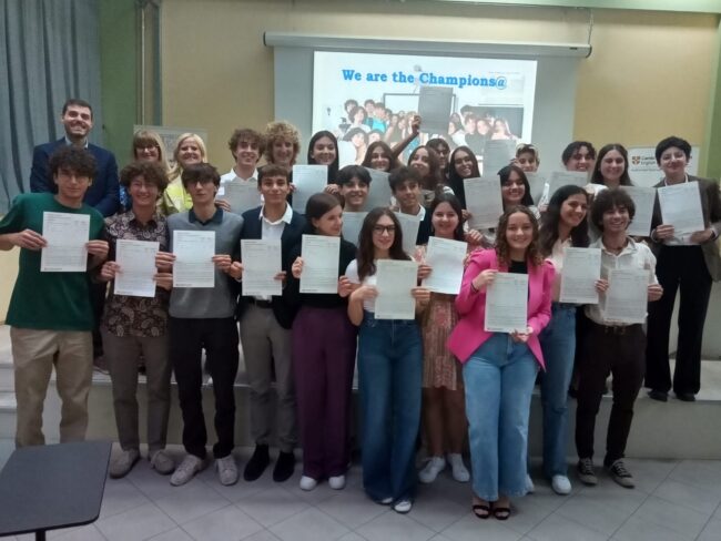 “Ready to celebrate our students’ exam success”. Consegna dei Certificati Cambridge al Liceo “Spedalieri”