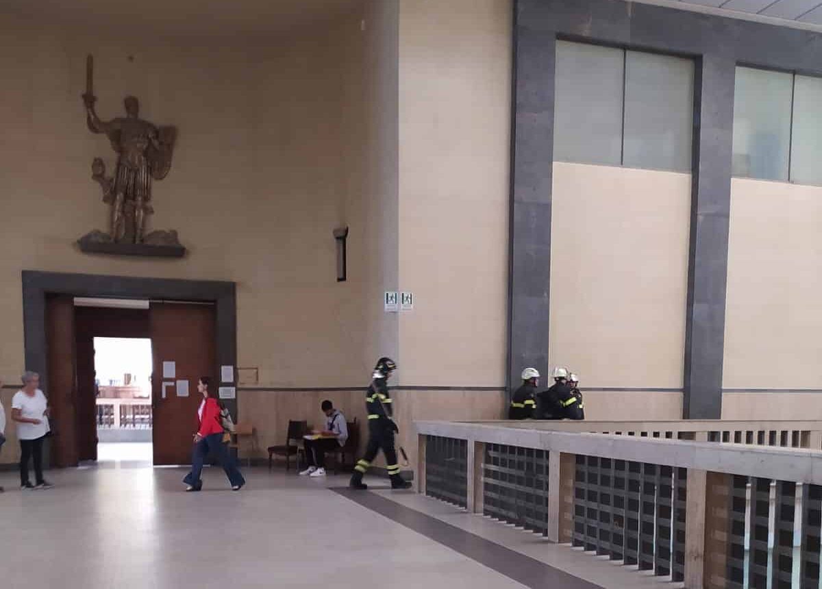 “Solidarietà ai funzionari della Cancelleria”, continua sopralluogo vigili del fuoco al Tribunale di Catania