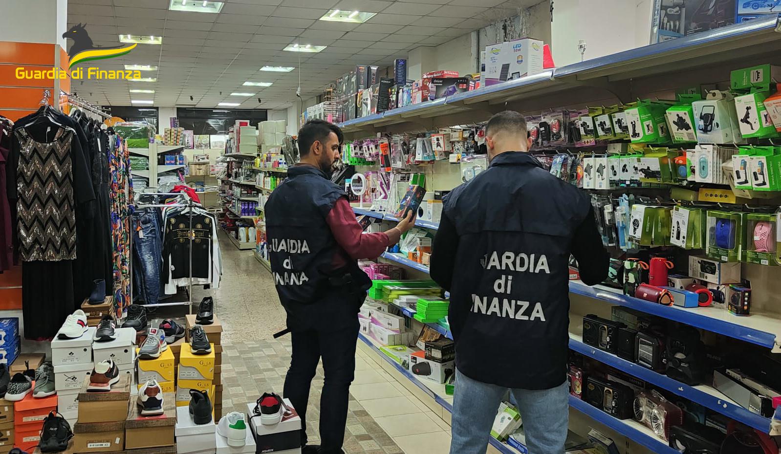 Catania, maxi-sequestro in un negozio cinese: la maggior parte erano giochi per bambini