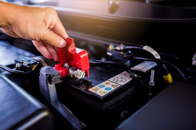 Sequestrate oltre 21 tonnellate di batterie da autotrazione esauste: indagini in corso