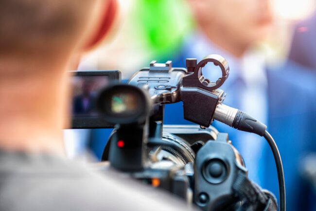 Catania, cameraman di Sestarete tv aggredito mentre documenta lo stato di abbandono delle auto in città