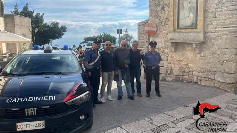 Anziano turista si perde tra le viuzze del borgo e non trova più il gruppo e la guida turistica: ritrovato dai carabinieri