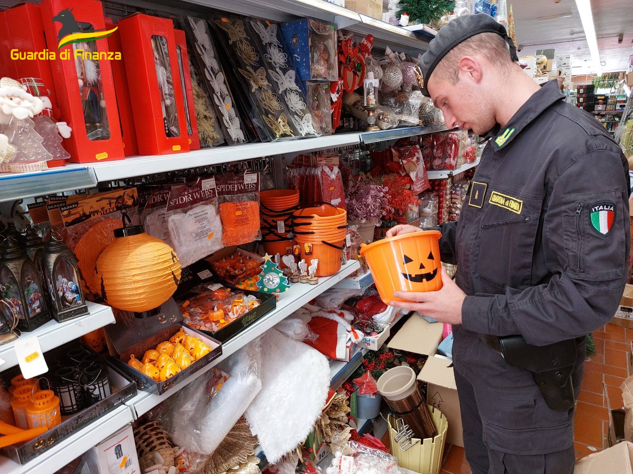 Maxi sequestro di Halloween: ritirati dal commercio circa 260mila articoli e 300 giochi contraffatti