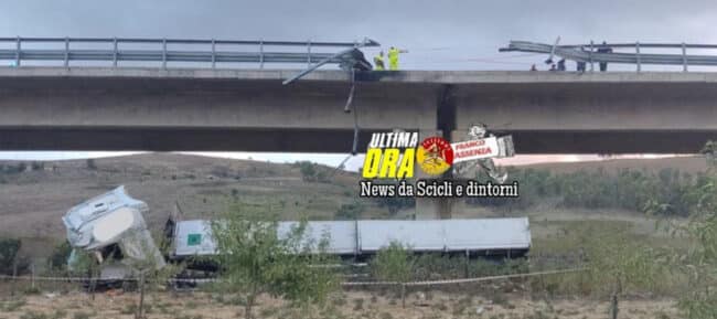 Incidente Statale 626, Tir giù dal viadotto: le vittime salgono a due
