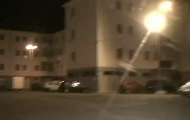 Si spara al quartiere, sei colpi d’arma da fuoco contro due abitazioni e un’auto – IL VIDEO
