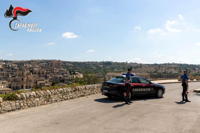 Perseguita l’ex compagna nonostante il divieto di avvicinamento: ai domiciliari un 26enne