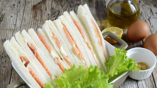 Listeria anche nei tramezzini, ritirati: i lotti interessati da non consumare