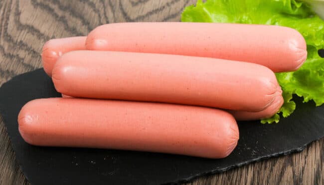 Mangia würstel e muore, quarto decesso in Italia per listeria