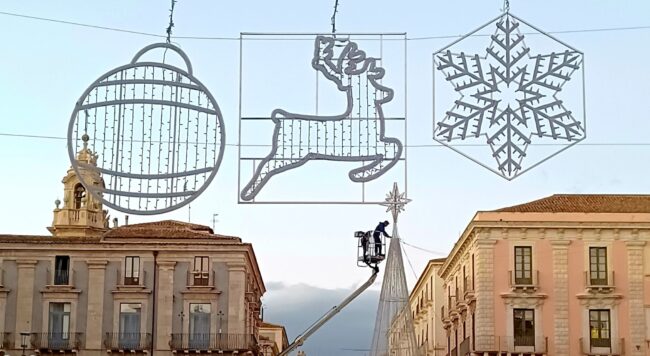 Natale 2022, a Catania da venerdì accesi l’albero di piazza Università e le luminarie