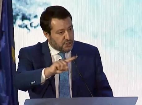 Ponte sullo Stretto, Salvini insiste nella realizzazione: “Più dicono no più mi danno forza per farlo”
