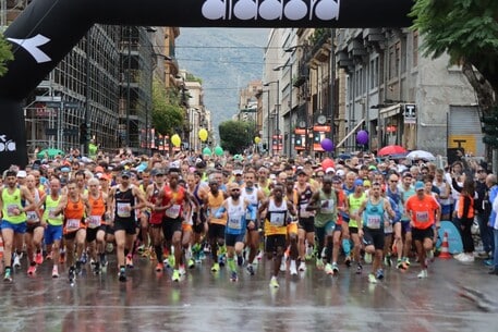 Maratona di Palermo, trionfa il keniano Kiptoo Fredrick Kipkosgei: terzo e primo degli italiani Andrea Aragno