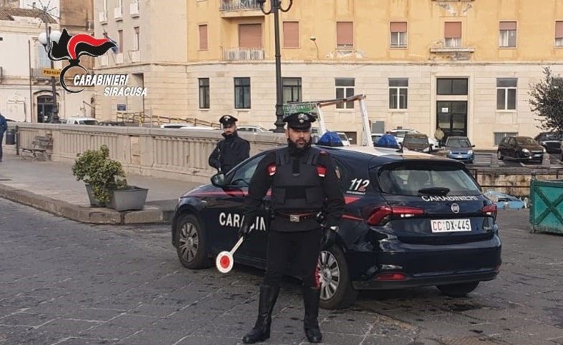 Da Siracusa a Catania per rifornirsi della droga che nascondeva in casa: arrestato 47enne