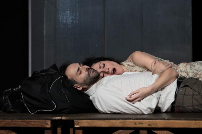Applausi a scena aperta per “Xanax”, il claustrofobico psicodramma in ascensore di “Buio in Sala”