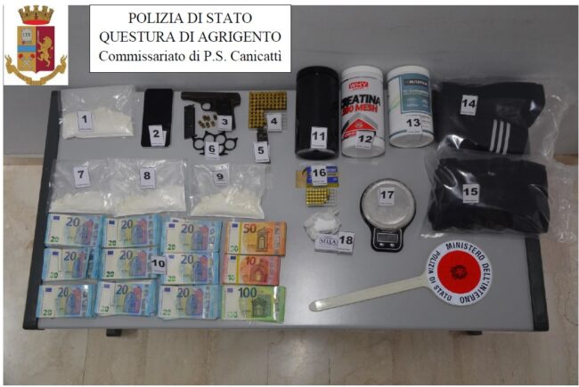 Pizzaiolo arrestato con droga in ogni dove: maxi sequestro, trovati anche oltre 14mila euro e una pistola
