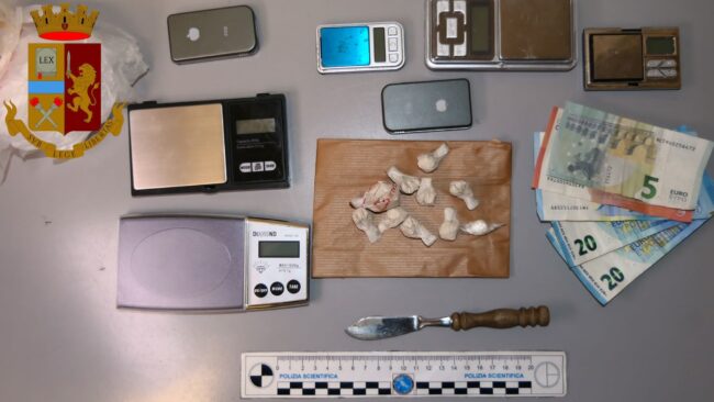 Servizi di contrasto al fenomeno dello spaccio di sostanze stupefacenti: la Polizia di Stato arresta un 56enne