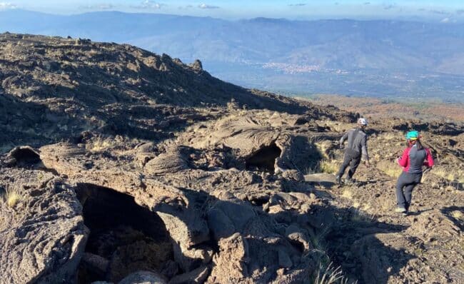 Una grotta dell’Etna dedicata a Piero Angela: l’omaggio di due escursionisti