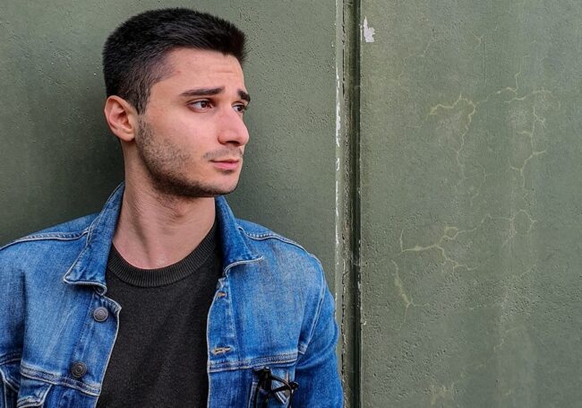 Era uscito per fare jogging ed è stato trovato morto: mistero sul decesso di un 23enne