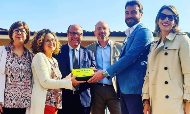Un defibrillatore in dono all’I.C. “G. Fava” di Mascalucia