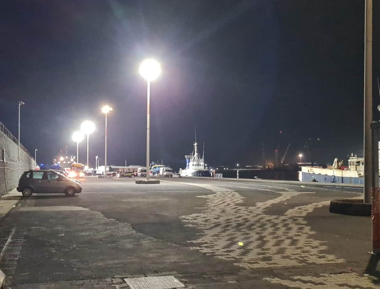Un altro sbarco a Catania, attraccato un rimorchiatore con oltre 200 migranti