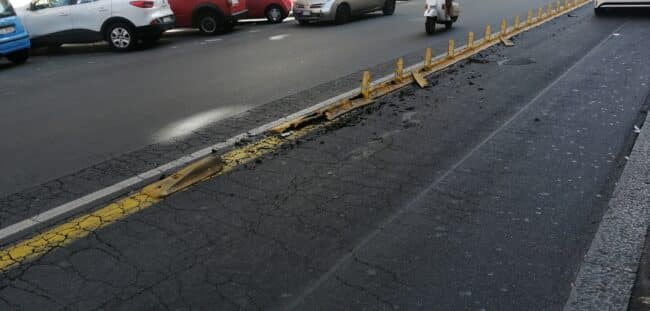 Catania, cordoli Brt danneggiati e pericolosi: le segnalazioni del Comitato “CataniaNostra”