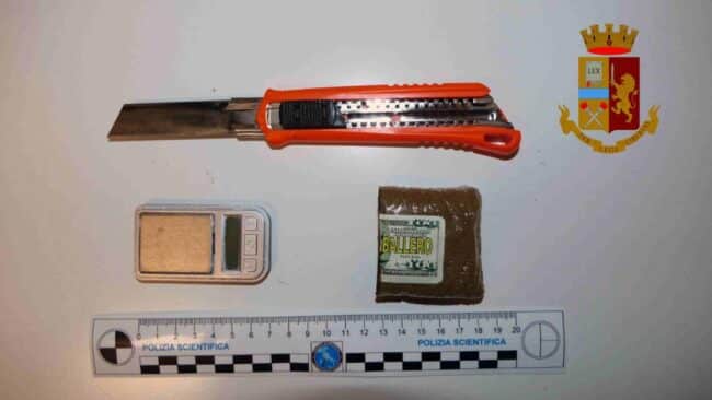 Sorpreso a spacciare in piazza Manin, 25enne arrestato dalla polizia
