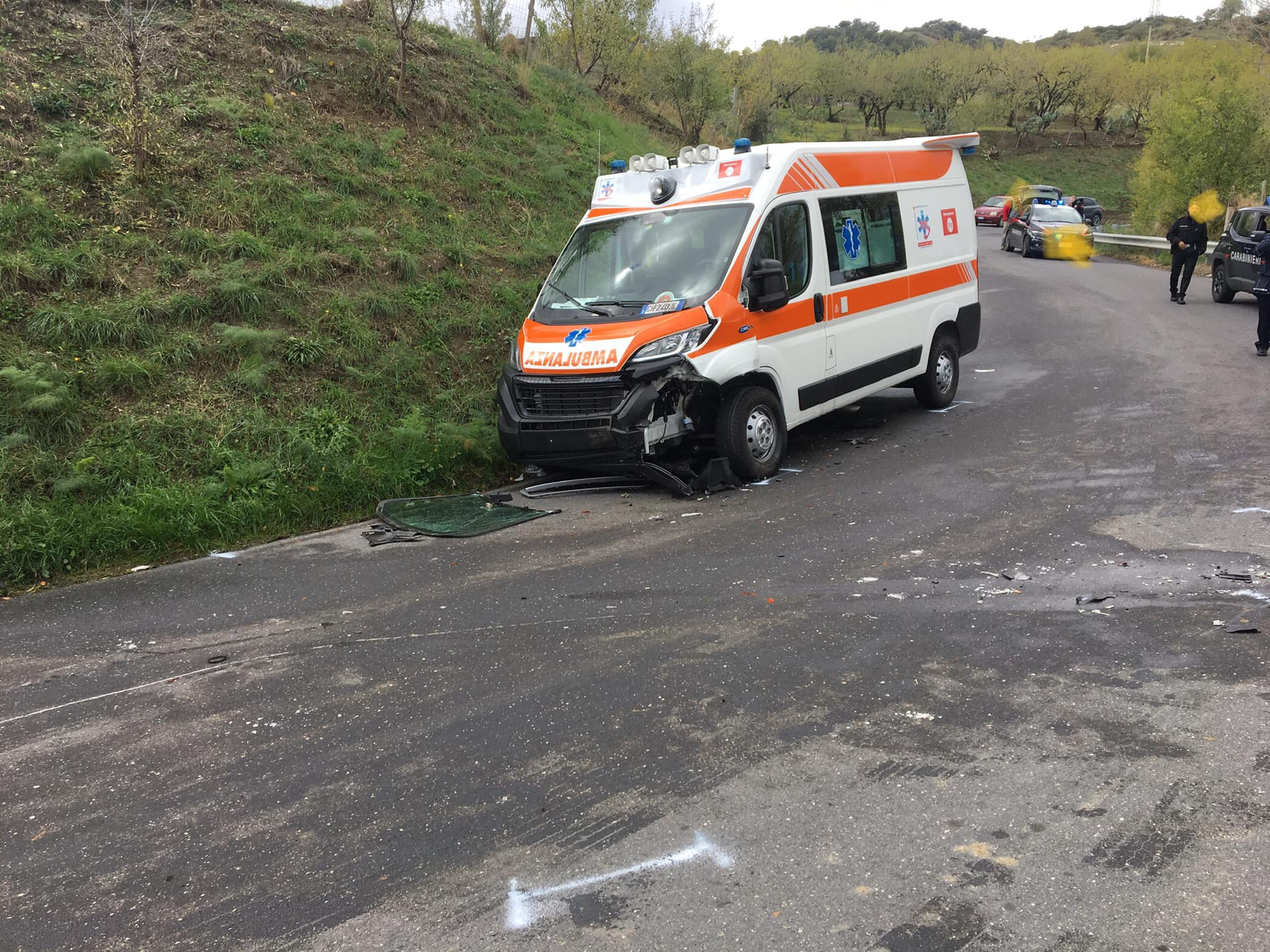 Incidente nel Catanese, scontro tra più veicoli: coinvolta un’ambulanza, diversi feriti