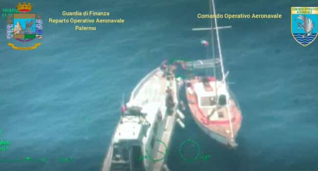 Nuovo sbarco nella notte: salvati 48 naufraghi dalla Guardia di Finanza, otto sono minori