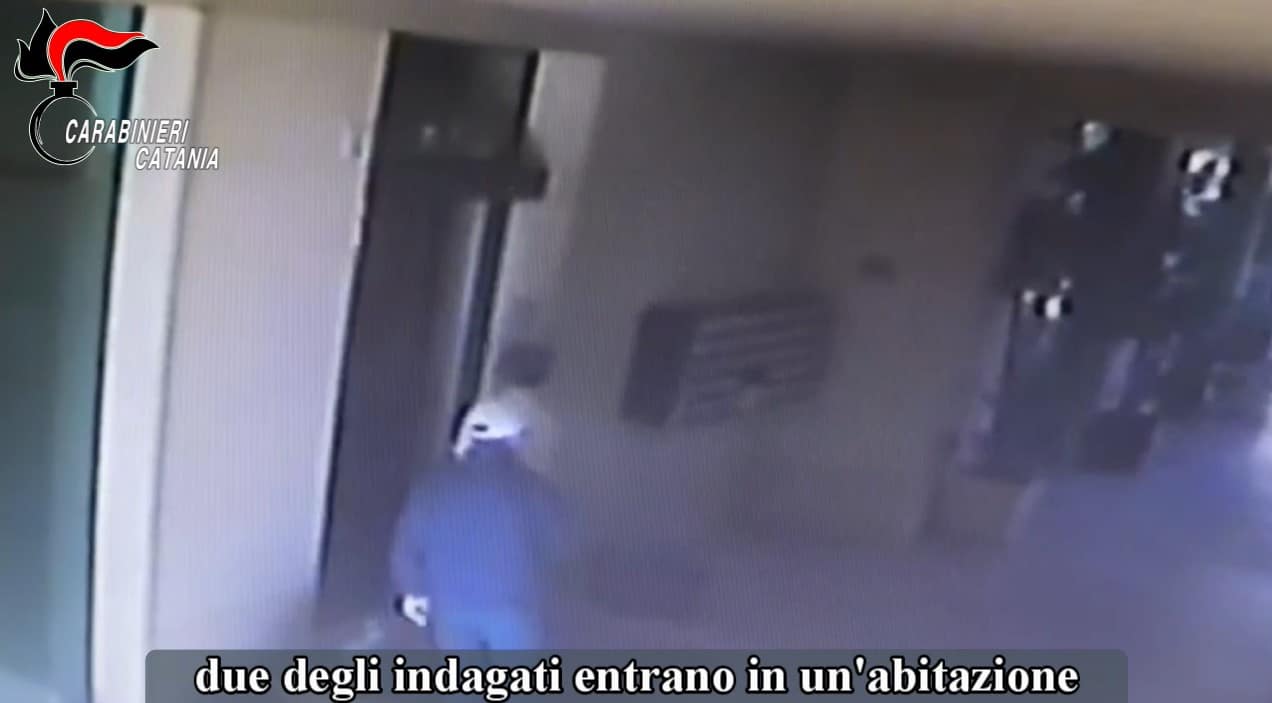 Pedinavano le vittime per studiare le abitudini per poi colpire: arrestata una banda di ladri a Catania