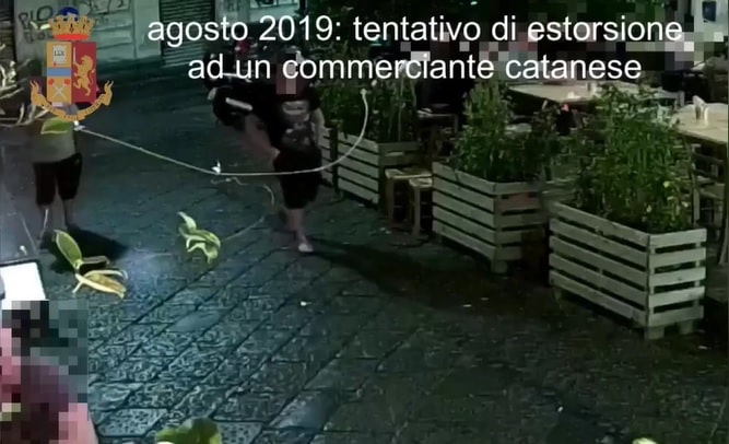 Chiedevano il pizzo a imprenditori e commercianti: duro colpo al clan Santapaola-Ercolano di Lineri