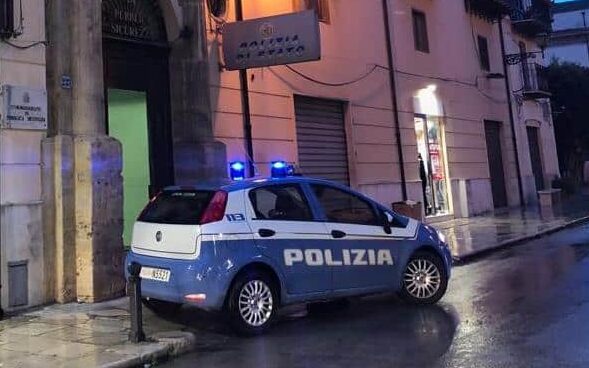 Blitz in due appartamenti, in casa con marijuana e cocaina: due arresti