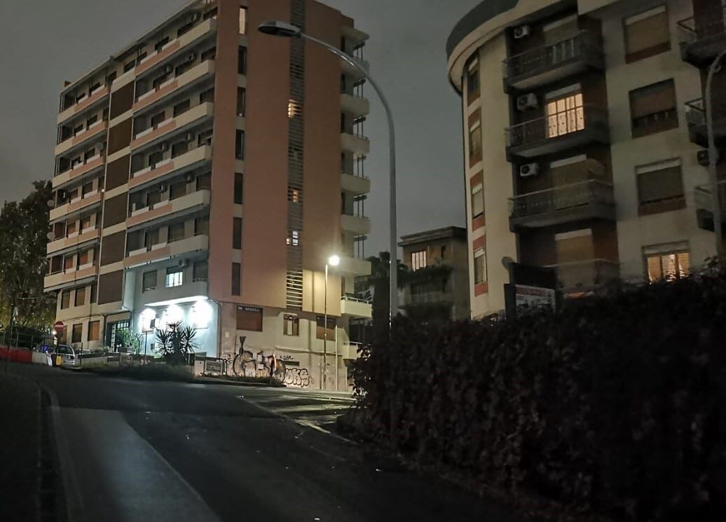 Catania “al buio”, lampioni spenti da anni nel quartiere Borgo-Sanzio. Ferrara: “Intollerabile”