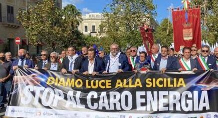 “Diamo luce alla Sicilia, stop al caro energia” le richieste dei manifestanti a Palermo