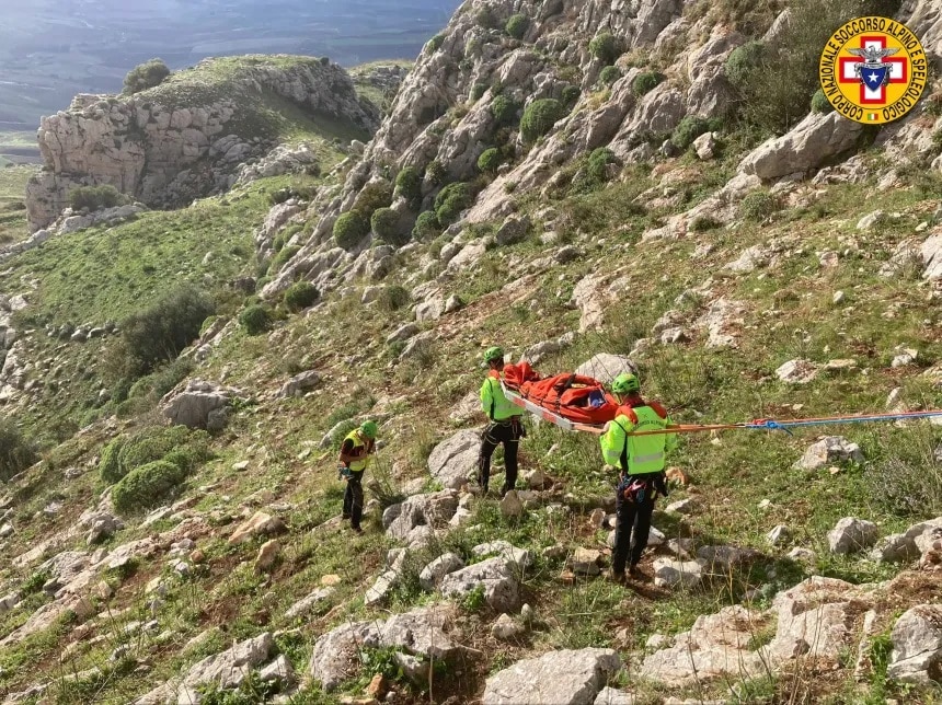 Paura a Pizzo Nicolosi, escursionista colto da malore non riesce a proseguire: soccorso