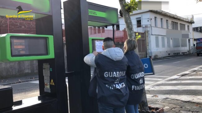 Contrabbando prodotti petroliferi per agevolare i “Carcagnusi”, confisca beni per Leonardi