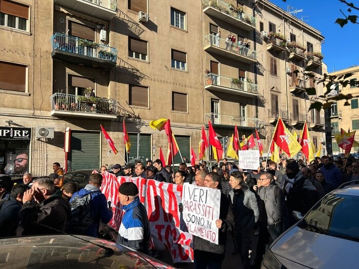 Abolizione del Reddito di cittadinanza: scendono di nuovo in piazza i percettori “occupabili”