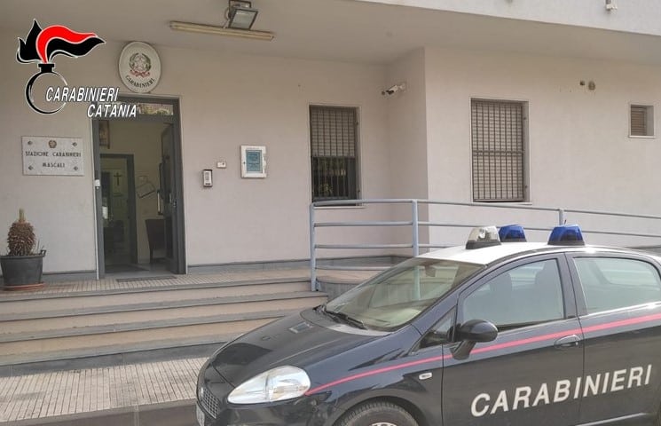 Sorpreso a rubare auto per due volte in dieci giorni: arrestato 23enne nel Catanese
