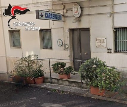 Aci Catena, evade dai domiciliari per rubare un’auto