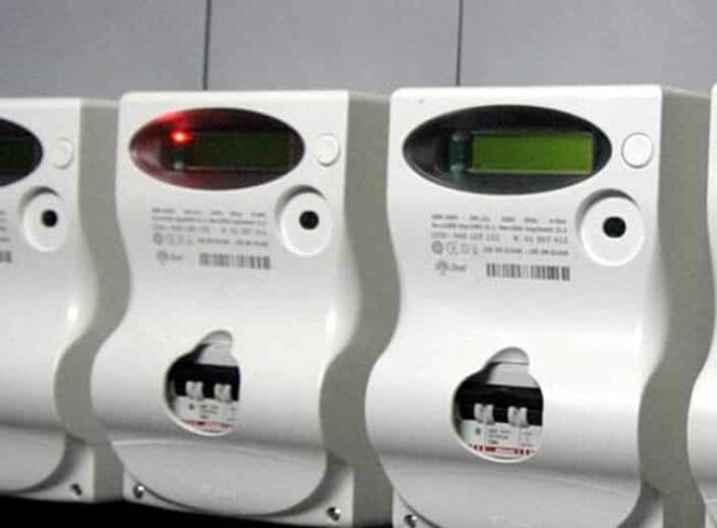 Individuati i “furbetti” che rubavano energia elettrica: nascondevano i cavi con il cemento